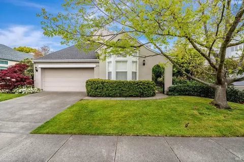 1816 Falcon Ridge Dr, Petaluma, CA 94954