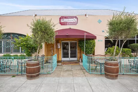 504 N Cloverdale Blvd #1, Cloverdale, CA 95425