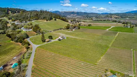 8236 W Dry Creek Rd, Healdsburg, CA 95448