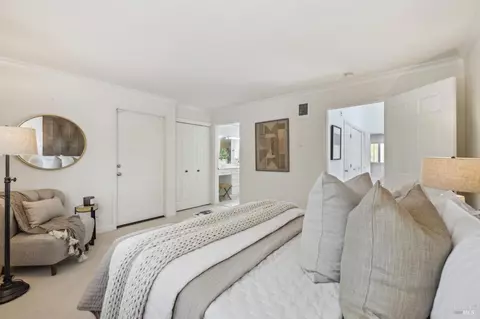 Bedroom - 64 Eucalyptus Knoll St, Mill Valley, CA 94941 photo 2 of 5
