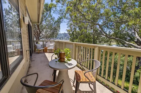 Exterior - 64 Eucalyptus Knoll St, Mill Valley, CA 94941 photo 5 of 7