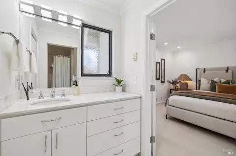 Bath - 64 Eucalyptus Knoll St, Mill Valley, CA 94941 photo 5 of 6