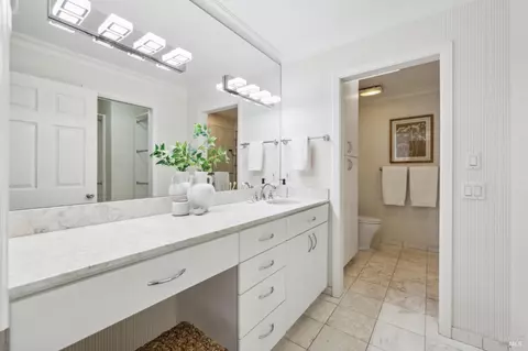 Bath - 64 Eucalyptus Knoll St, Mill Valley, CA 94941 photo 2 of 6