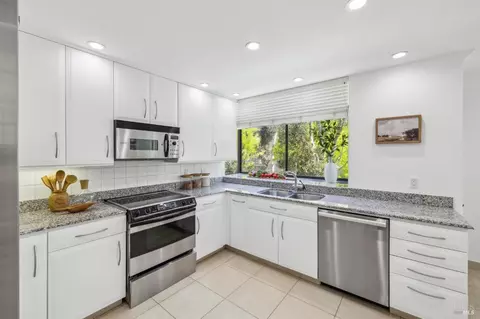 Kitchen - 64 Eucalyptus Knoll St, Mill Valley, CA 94941 photo 3 of 3