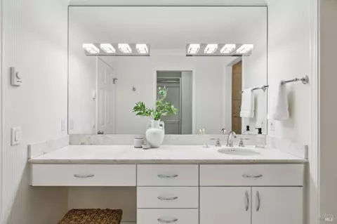 Bath - 64 Eucalyptus Knoll St, Mill Valley, CA 94941 photo 3 of 6