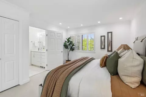 Bedroom - 64 Eucalyptus Knoll St, Mill Valley, CA 94941 photo 4 of 5