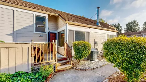 5002 Country Club Dr, Rohnert Park, CA 94928