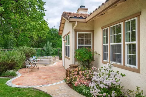 26 Big Leaf Ct, Napa, CA 94558