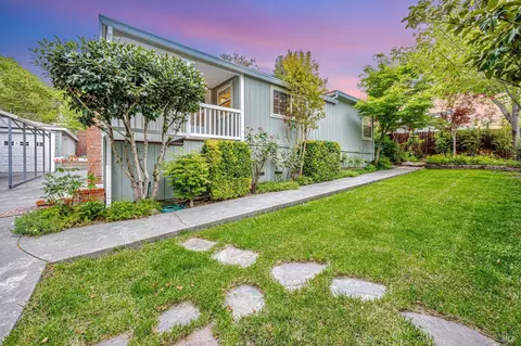 8029 Corso Dr, Forestville, CA 95436