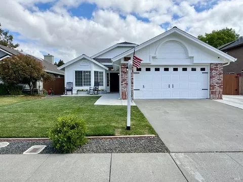 779 Oak Brook Dr, Vacaville, CA 95687