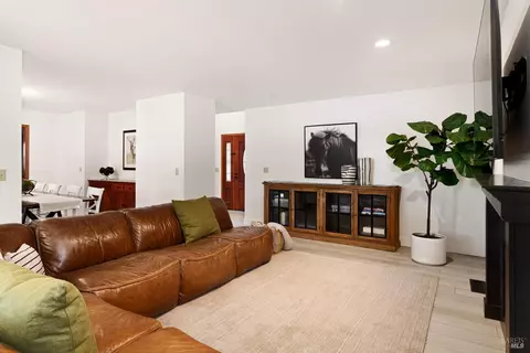 Living - 945 Granada Ln, Vacaville, CA 95688 photo 4 of 5