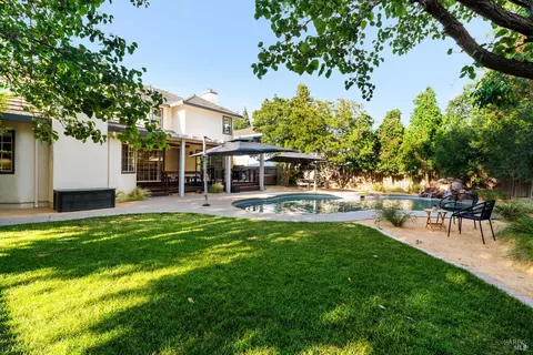 Exterior - 945 Granada Ln, Vacaville, CA 95688 photo 7 of 31