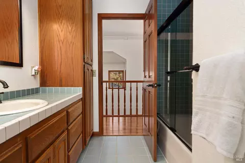 Bath - 945 Granada Ln, Vacaville, CA 95688 photo 8 of 8