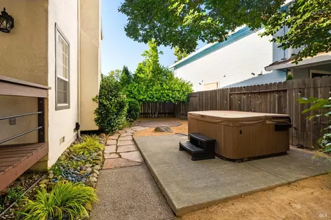 Exterior - 945 Granada Ln, Vacaville, CA 95688 photo 15 of 31