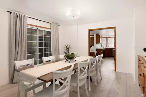 Dining - 945 Granada Ln, Vacaville, CA 95688 photo 4 of 5