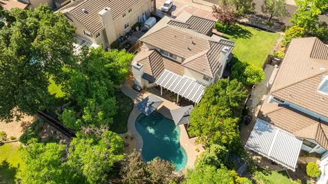 View/Area - 945 Granada Ln, Vacaville, CA 95688 photo 4 of 13