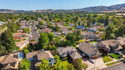 View/Area - 945 Granada Ln, Vacaville, CA 95688 photo 9 of 13