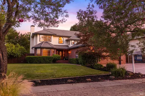 Exterior - 945 Granada Ln, Vacaville, CA 95688 photo 5 of 31