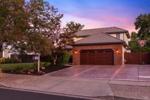 Exterior - 945 Granada Ln, Vacaville, CA 95688 photo 3 of 31
