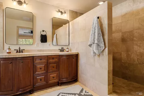 Bath - 945 Granada Ln, Vacaville, CA 95688 photo 3 of 8