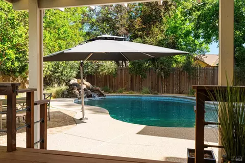 Exterior - 945 Granada Ln, Vacaville, CA 95688 photo 8 of 31