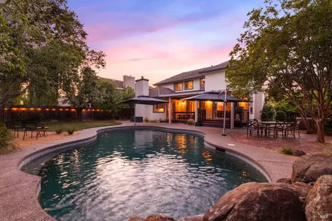 945 Granada Ln, Vacaville, CA 95688