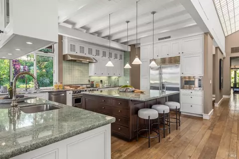Kitchen - 4030 Old Barn Rd, Healdsburg, CA 95448 photo 3 of 4