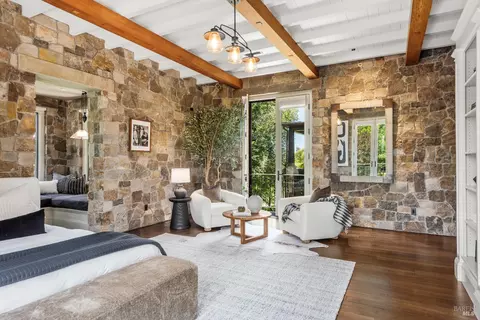 Bedroom - 4030 Old Barn Rd, Healdsburg, CA 95448 photo 5 of 8