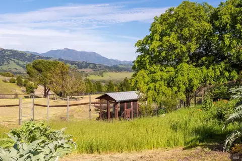 Exterior - 4030 Old Barn Rd, Healdsburg, CA 95448 photo 31 of 40