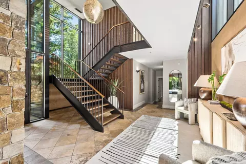 Entry Way - 4030 Old Barn Rd, Healdsburg, CA 95448 photo 5 of 7
