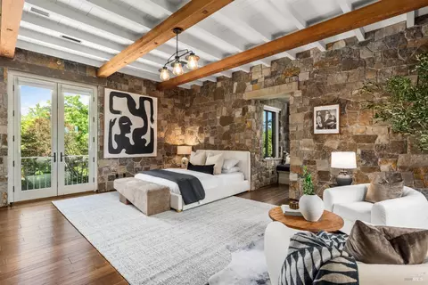 Bedroom - 4030 Old Barn Rd, Healdsburg, CA 95448 photo 4 of 8