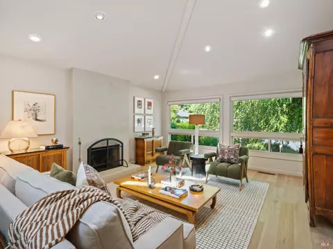 205 Mountain View Dr, Healdsburg, CA 95448