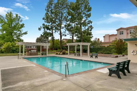 155 Lemon Tree Cir, Vacaville, CA 95687