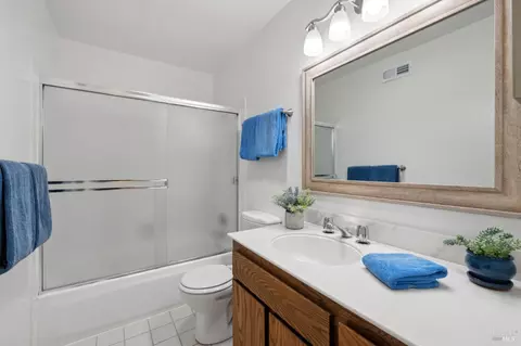 Bath - 73 Flicker Dr, Novato, CA 94949 photo 4 of 5