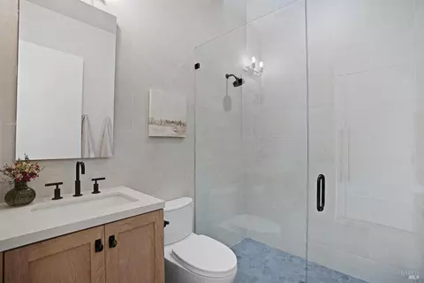 Bath - 1122 Elm Ave, Sonoma, CA 95476 photo 3 of 5