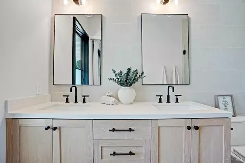 Bath - 1122 Elm Ave, Sonoma, CA 95476 photo 1 of 5