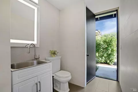 Bath - 1122 Elm Ave, Sonoma, CA 95476 photo 5 of 5