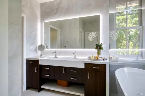 Bath - 580 E 6th St, Sonoma, CA 95476 photo 4 of 6