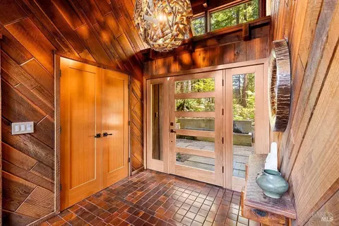 Entry Way - 17090 Fitzpatrick Ln, Occidental, CA 95465 photo 2 of 3