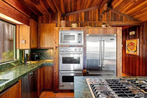 Kitchen - 17090 Fitzpatrick Ln, Occidental, CA 95465 photo 3 of 3