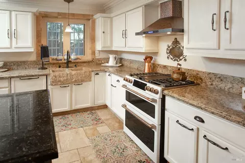 Kitchen - 1635 Sequoia Way, Dixon, CA 95620 photo 6 of 8
