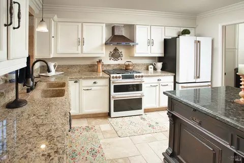 Kitchen - 1635 Sequoia Way, Dixon, CA 95620 photo 5 of 8