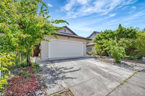 1915 Howard Dr, Windsor, CA 95492