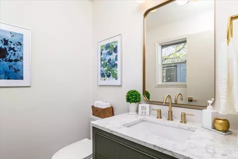 Bath - 612 Wateree St, Sausalito, CA 94965 photo 1 of 2