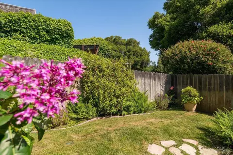 Exterior - 612 Wateree St, Sausalito, CA 94965 photo 5 of 7