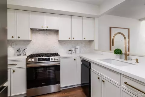 Kitchen - 612 Wateree St, Sausalito, CA 94965 photo 1 of 2