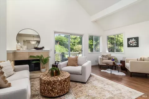 Living - 612 Wateree St, Sausalito, CA 94965 photo 2 of 4