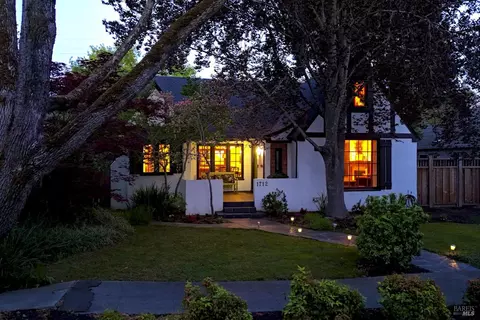 1712 Austin Way, Santa Rosa, CA 95404