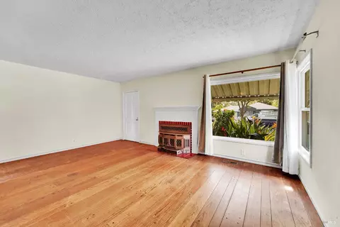 1334 Arkansas St, Vallejo, CA 94590 photo 2