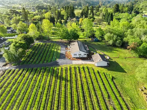 220 Sexton Rd, Sebastopol, CA 95472